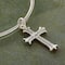 Breloque de croix en cristal plaquée argent antique Charmalong de Bead Landing